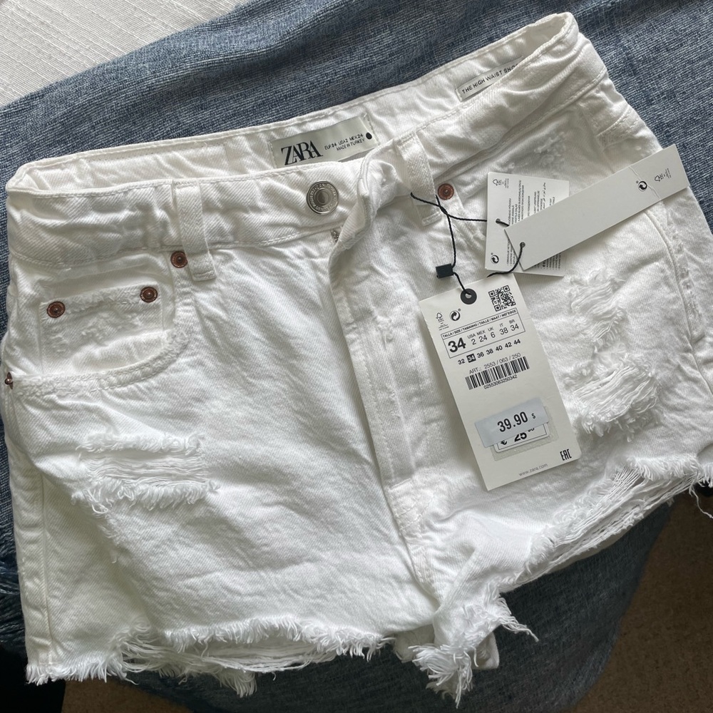 Zara Jean Shorts NWT. Zara White denim high waist short new with tags size 2.